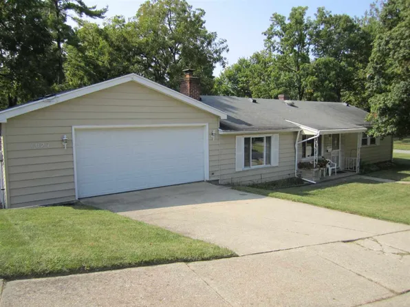 1027 Dover Dr, South Bend, IN 46614