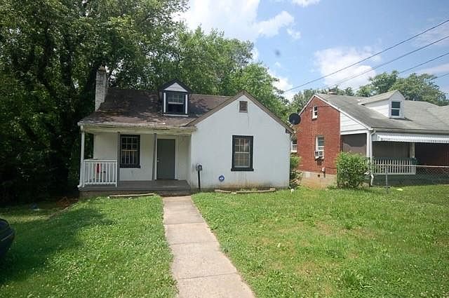 2nd image of 1012 Hunt Ave NW