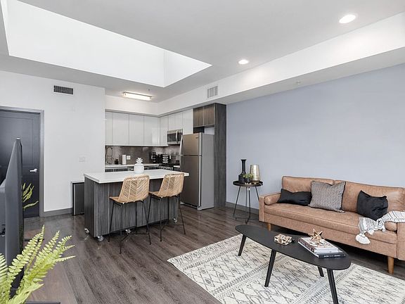 2nd image of 545 N Kenmore Ave #18572151