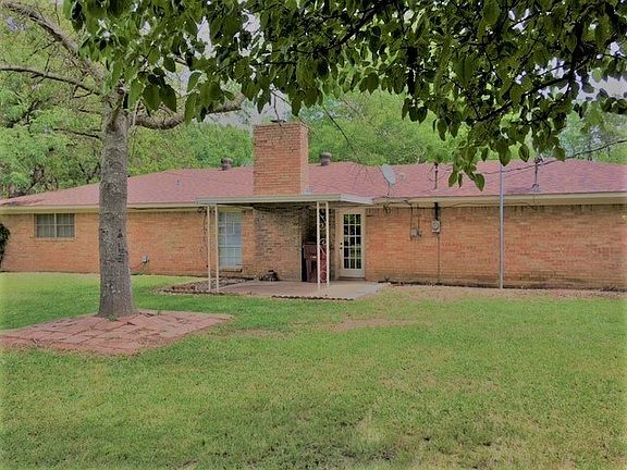 2nd image of 224 Longmont St