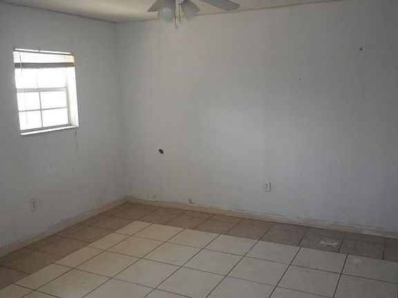 4th image of 4505 Barton Dr