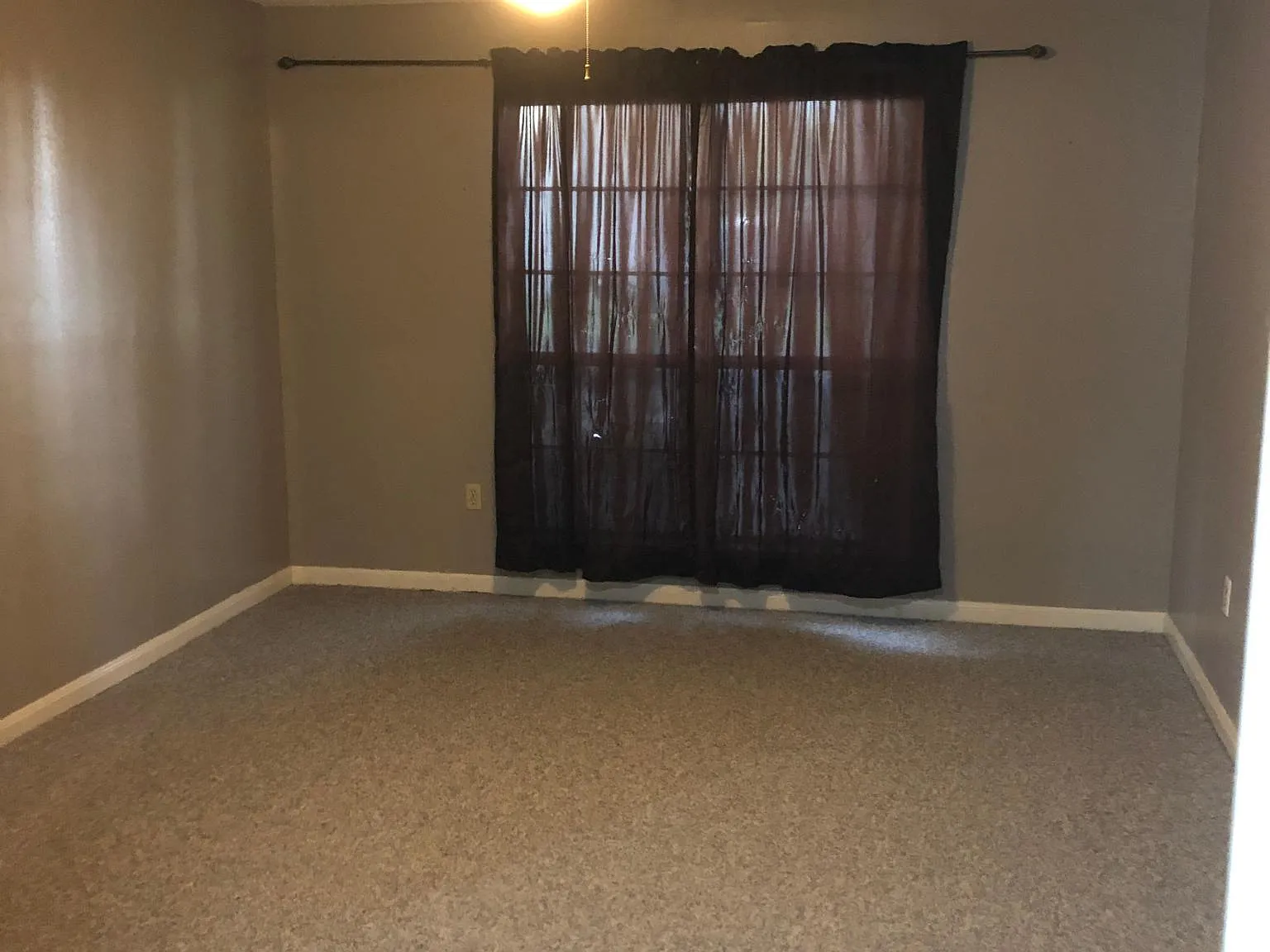 3 bed, 1200 sqft, $1,200 — Photo 2