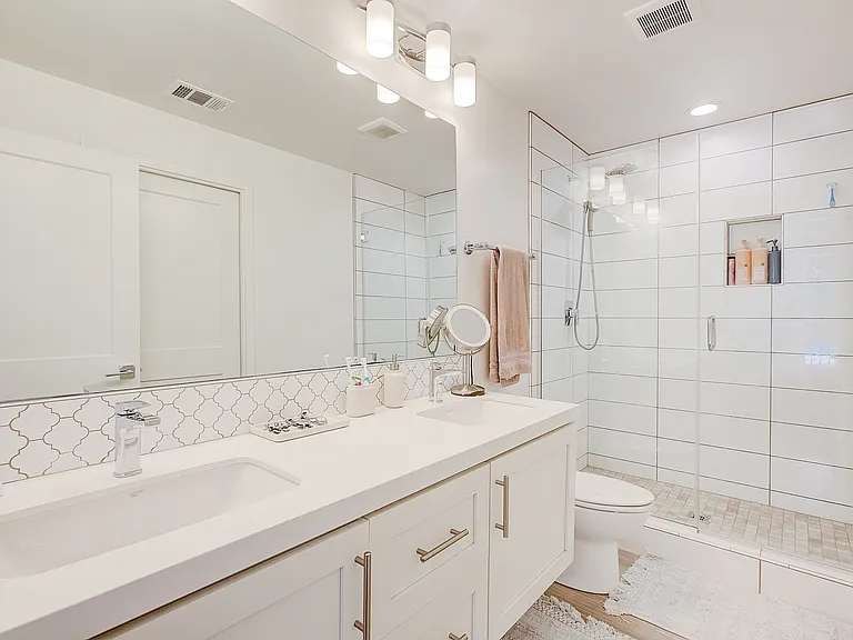 749 Talbot Ln — Photo 3
