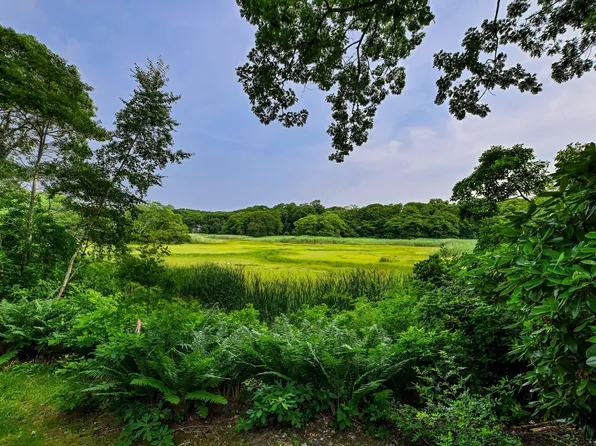 72 Loop Road, Falmouth, MA 02540
