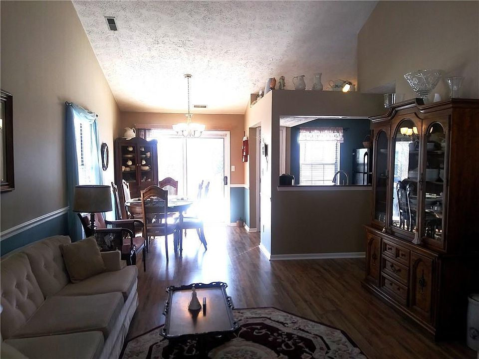 2nd image of 9889 Pine Ridge North Dr