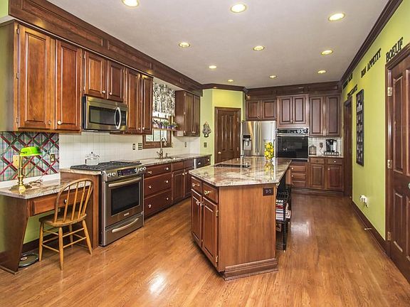 3rd image of 388 Scottsdale Ct