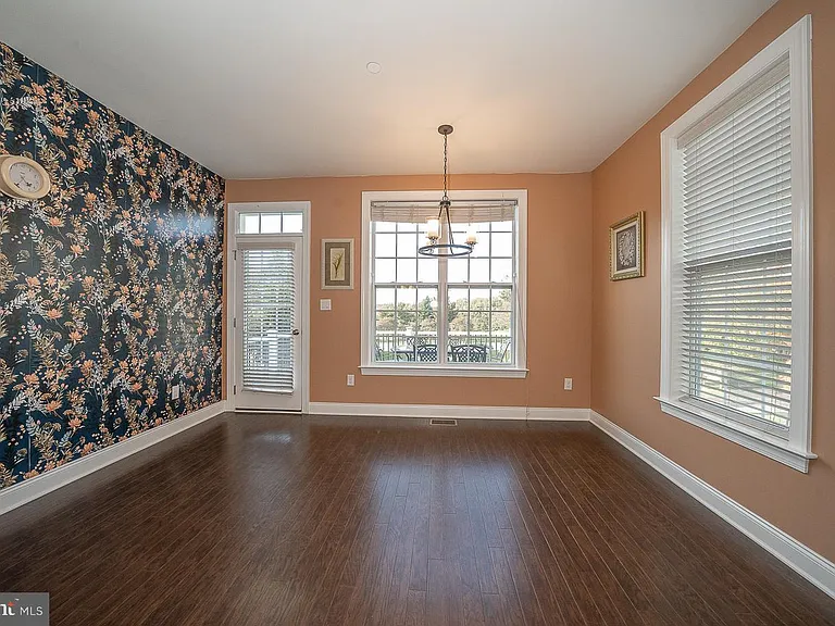 3701 Parris Blvd — Photo 32