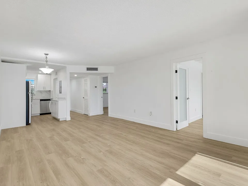 225 Turtle Lake Ct #209