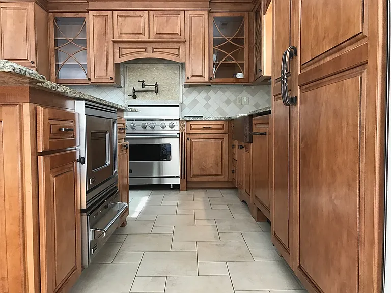 lots off cabinet space