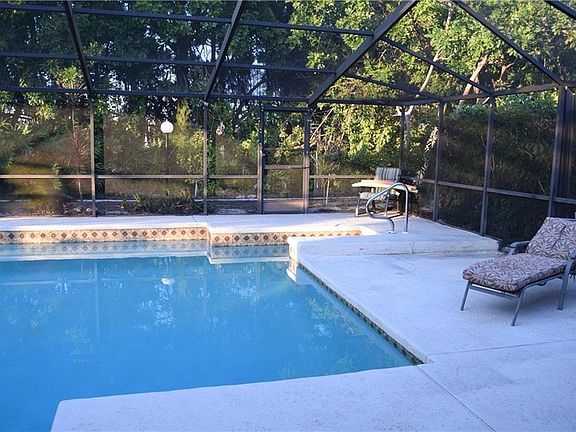 2nd image of 207 Amesbury Cir