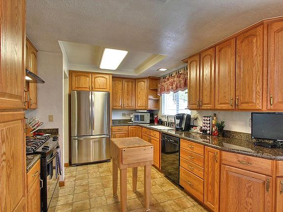 5th image of 223 Belden Dr