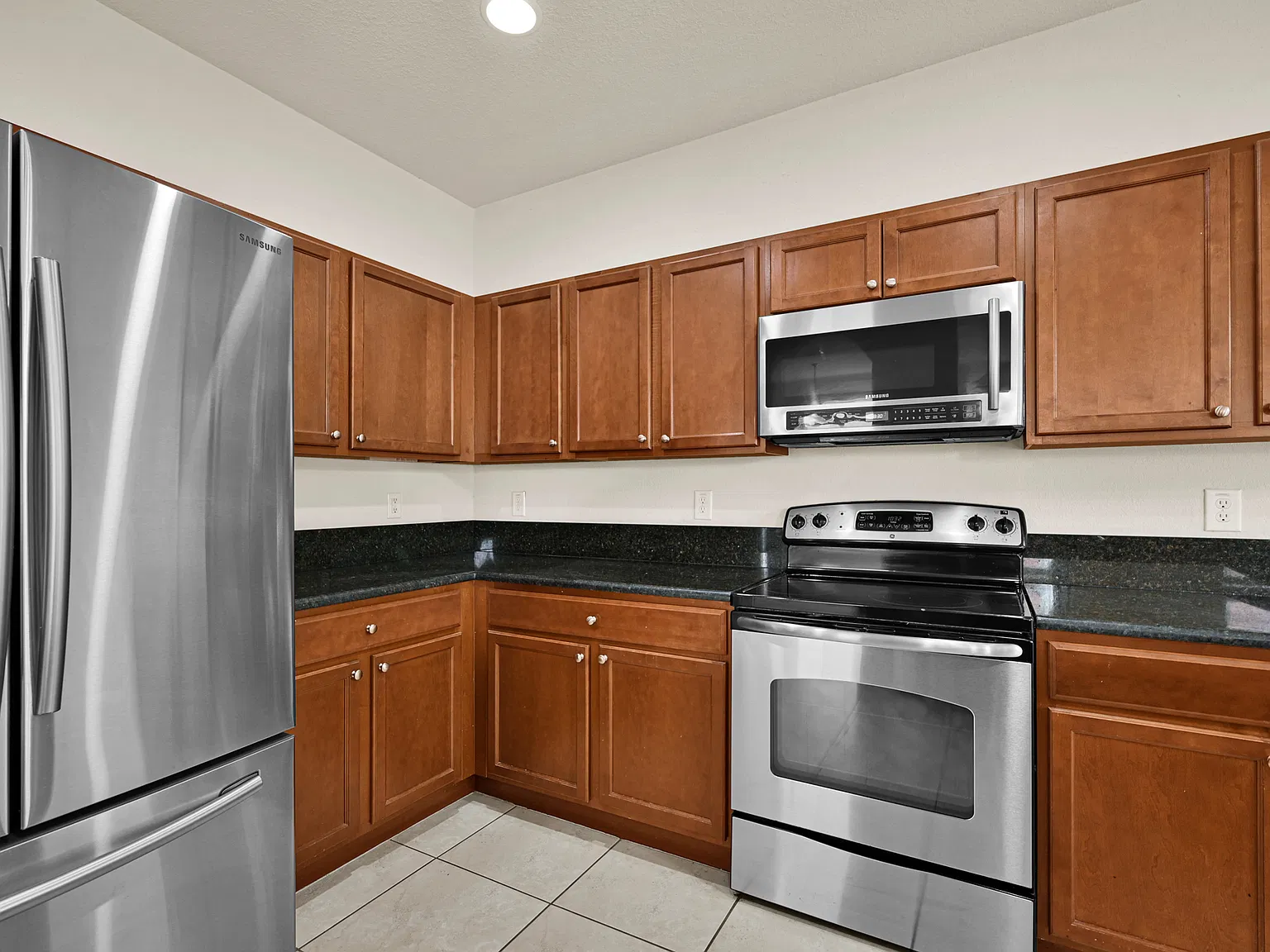 4 bed, 2632 sqft, $5,500 — Photo 2