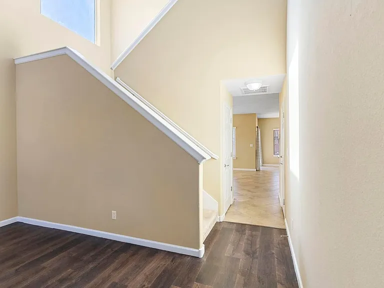 604 Loma Linda Loop NE — Photo 4