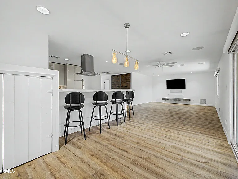 8219 E Valley View Rd — Photo 11