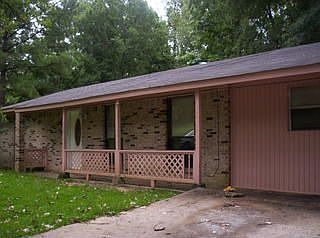 3rd image of 519 Longwood Dr