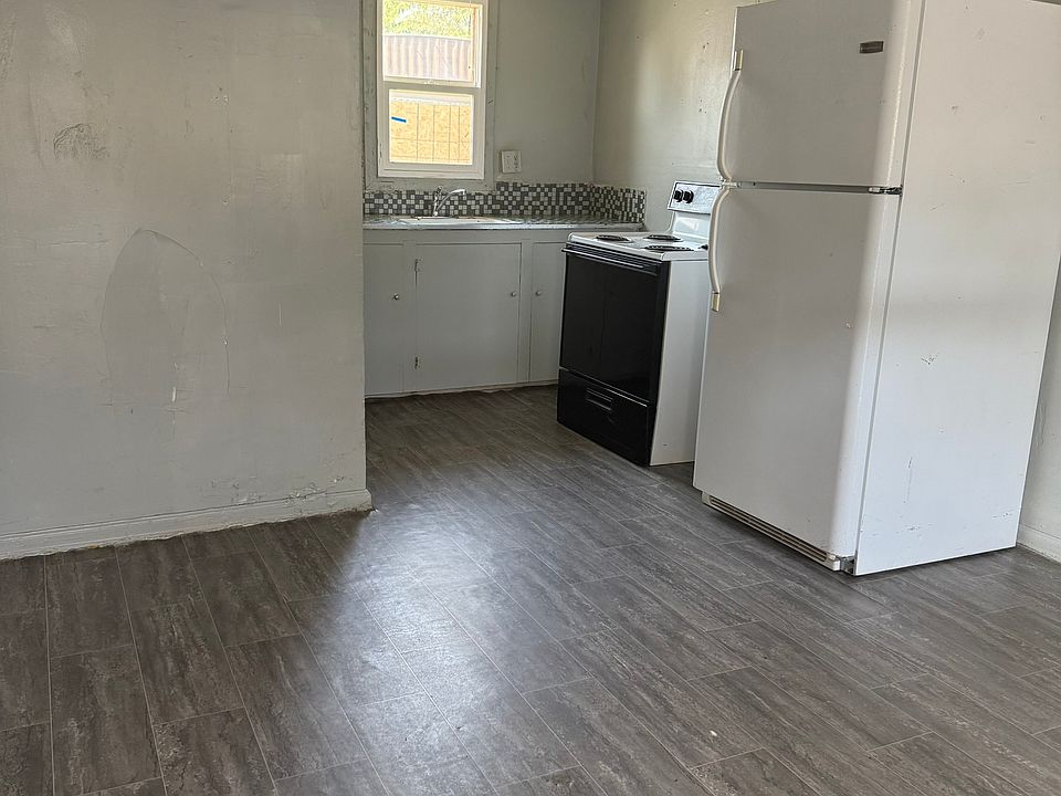 2nd image of 2435 Lake Ave #B
