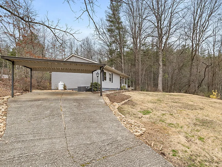 224 Rock Haven Ln — Photo 6