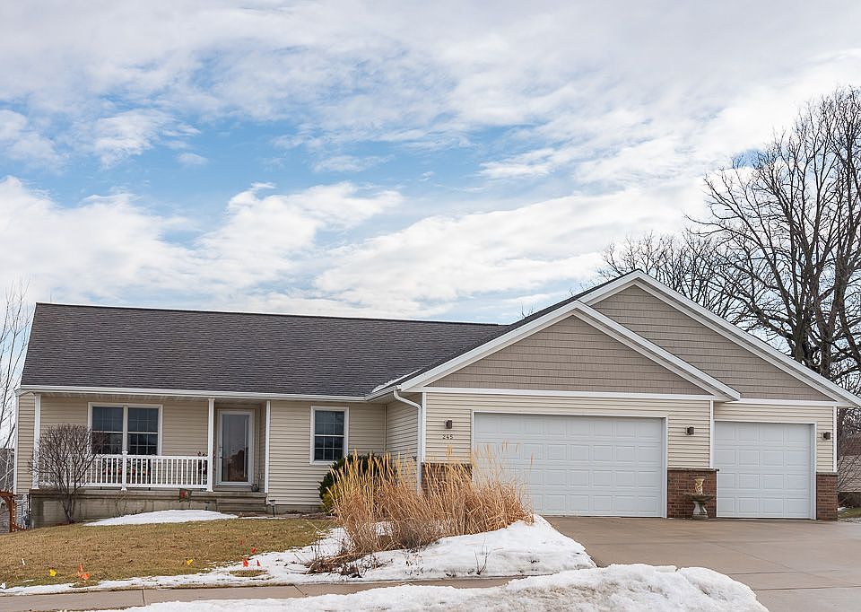 1st image of 245 W Goldfinch Dr