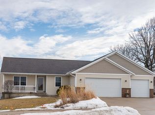 245 W Goldfinch Dr, Tiffin, IA 52340