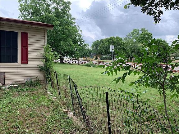 5th image of 329 Leroy Pkwy