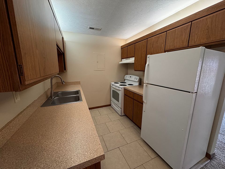 1st image of 5120 Emerald Dr #20