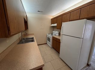 5120 Emerald Dr #20, Lincoln, NE 68516