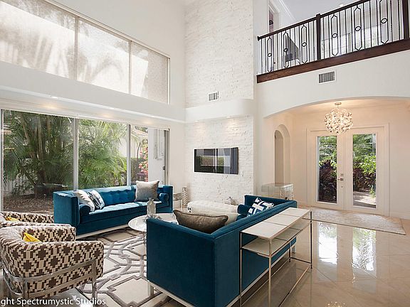 Home For Sale In Woodfield Country Club