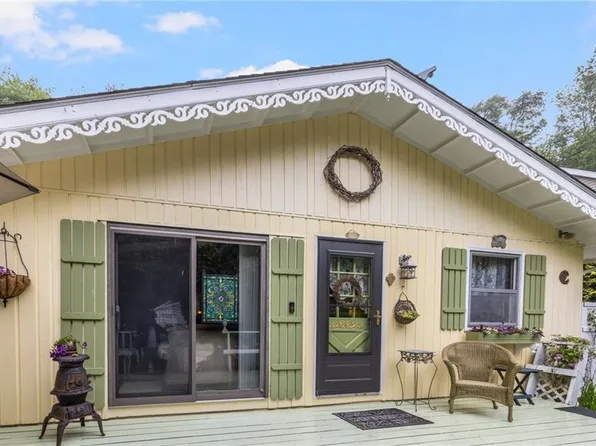 108 Steamboat St, Jamestown, RI 02835