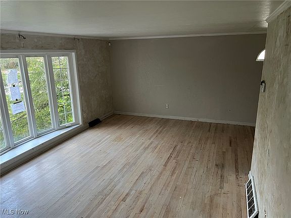 2nd image of 3418 Coventry Dr