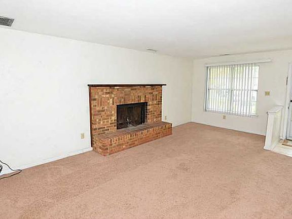 3rd image of 5492 Vail Ct