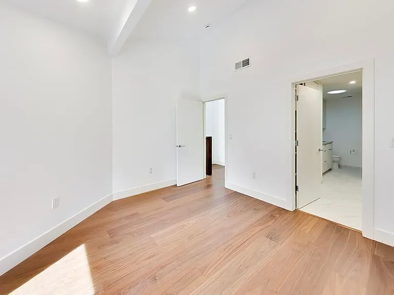 4017 San Francisco Ter — Photo 12