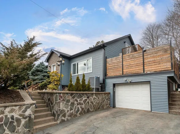 2779 Joseph Howe Dr, Halifax, NS B3L 4G8