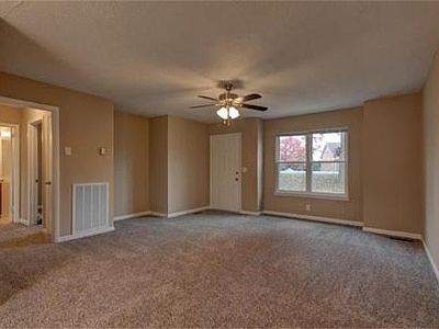 4th image of 320 Cunningham Ln