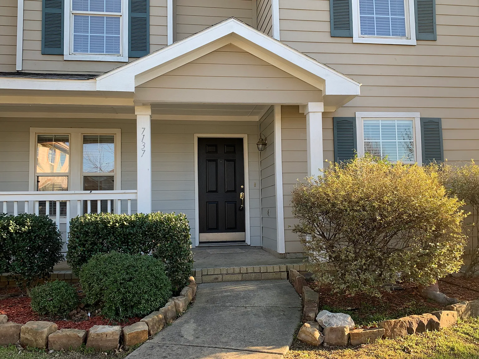 3 bed, 2.5 bath, 1986 sqft, $2,495 — Photo 2