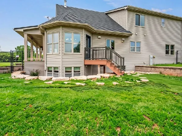 8120 Challenger Dr, Neenah, WI 54956