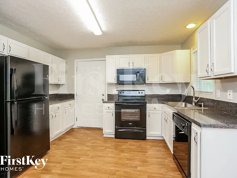 1241 Clock St — Photo 7