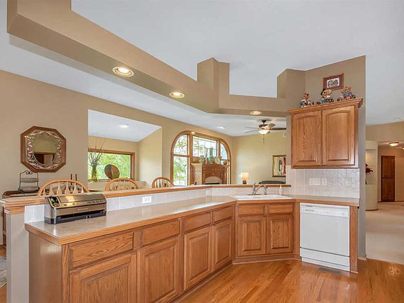 2nd image of 3422 N Bridgewood Cir