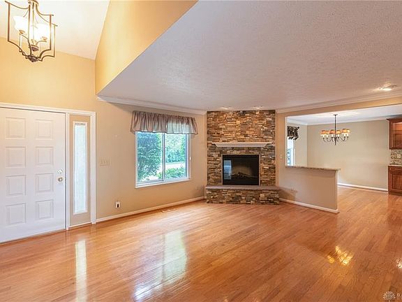 2nd image of 1304 Norwich Ln