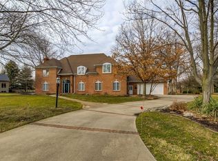 14 Tall Oaks Ln, Decatur, IL 62521