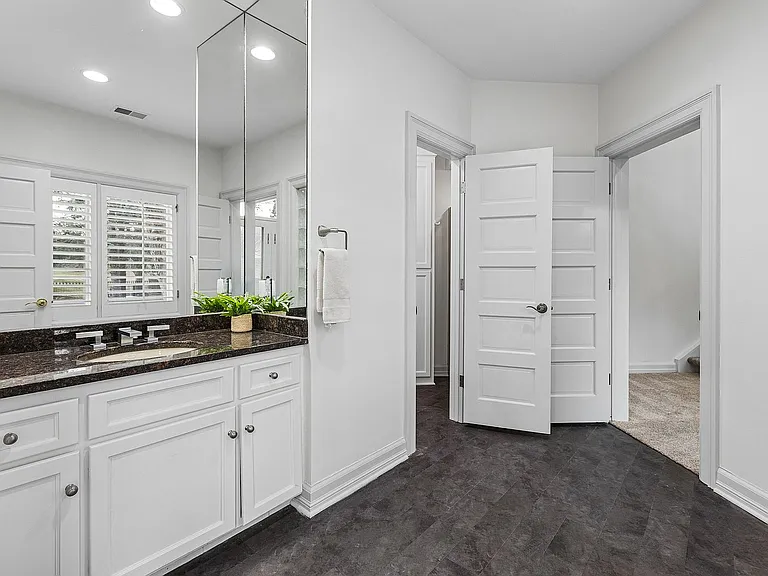 14341 Hamilton St — Photo 32