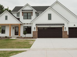 1912 Creekside Dr SW, Byron Center, MI 49315