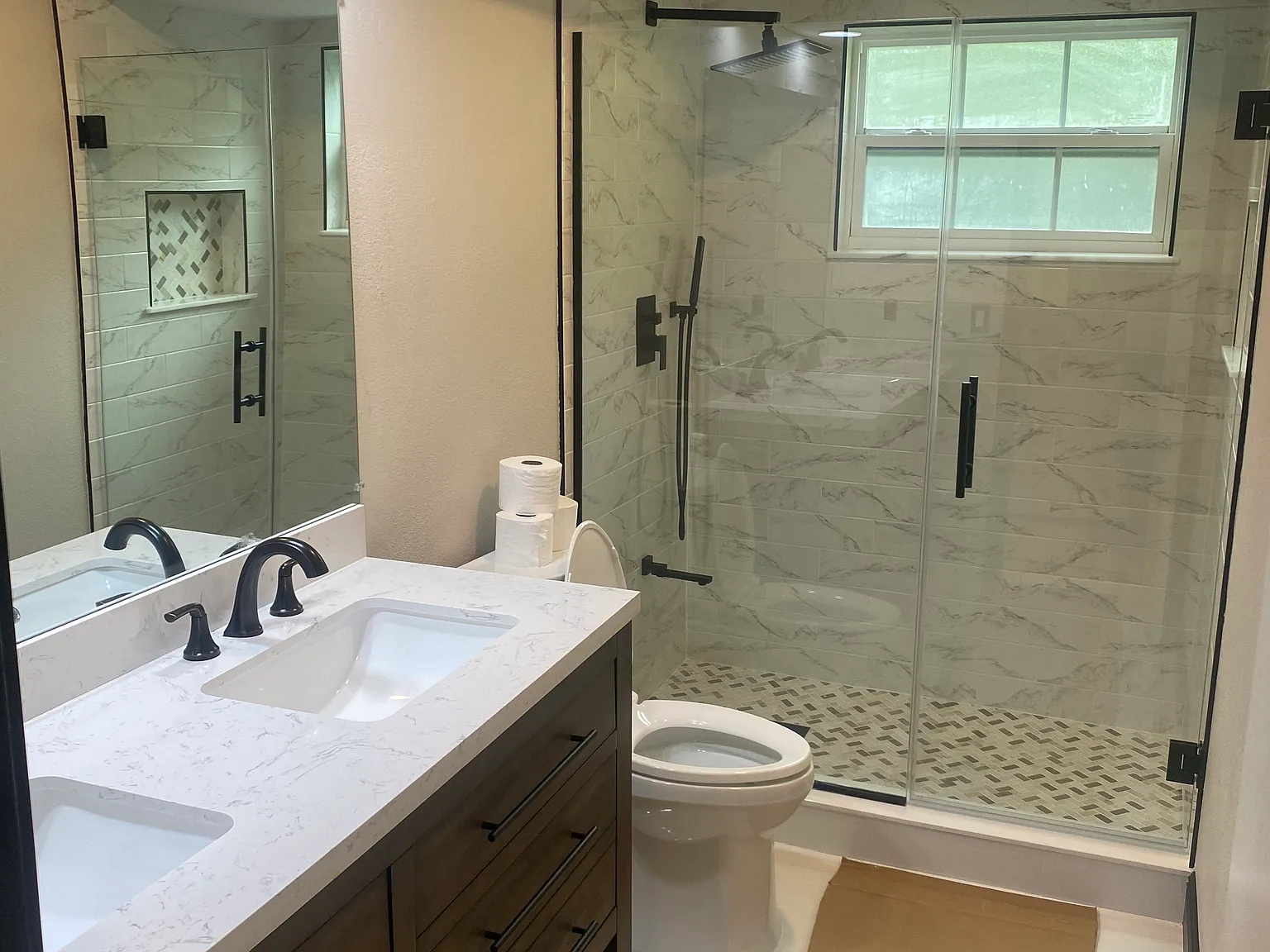 4 bed, 1800 sqft, $3,200 — Photo 2
