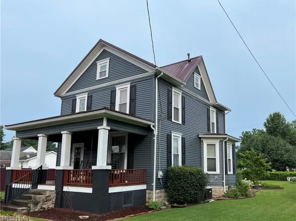 911 Grandview Ave, Matamoras, OH 45767