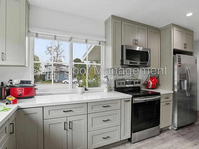1409 Jefferson Ave #A1 — Photo 2