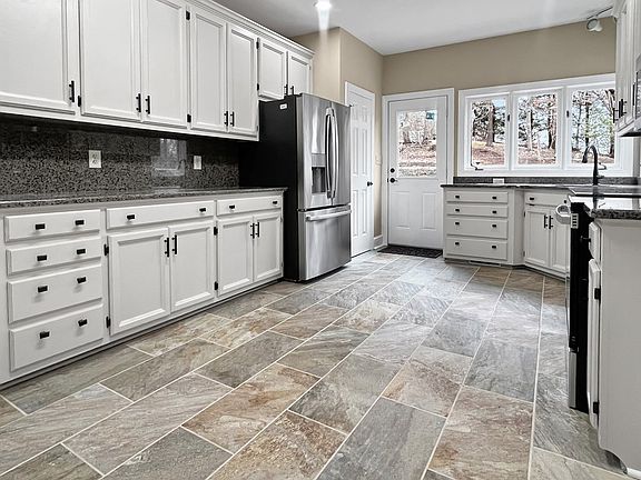 5th image of 413 Hawks Ridge Rd