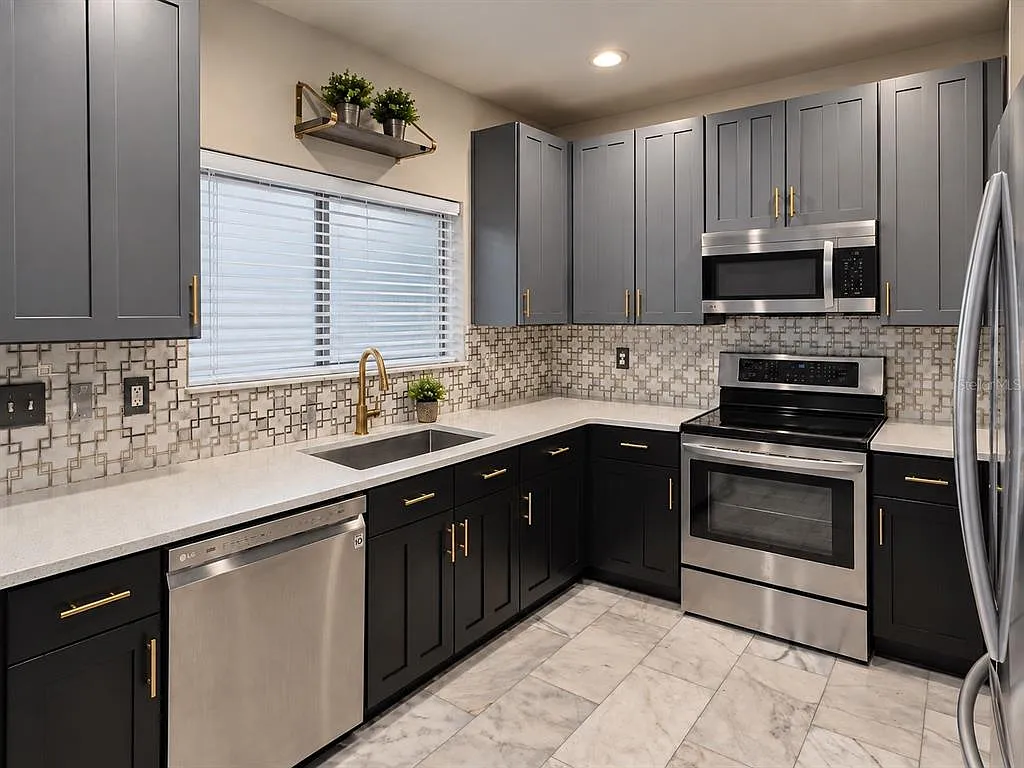 3 bed, 2.5 bath, 1832 sqft, $2,400 — Photo 4