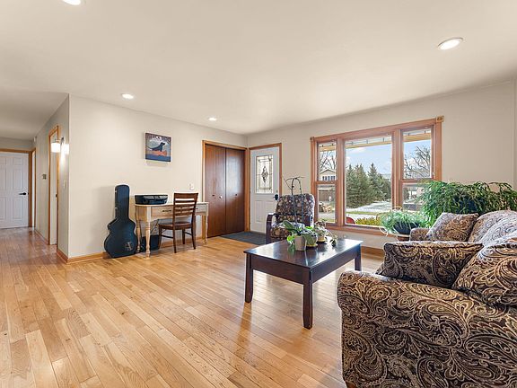5th image of 3910 W 106th Ln