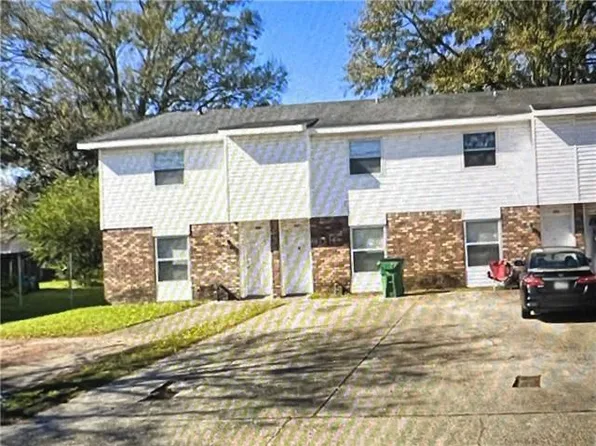 213 Meadows Dr, Destrehan, LA 70047
