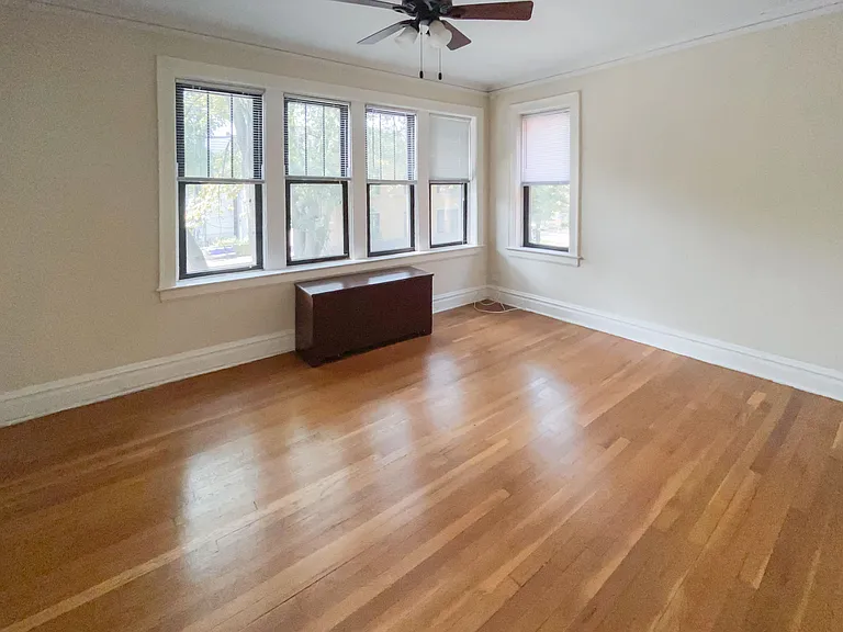 4715 1/2 N Leavitt St #2 — Photo 1