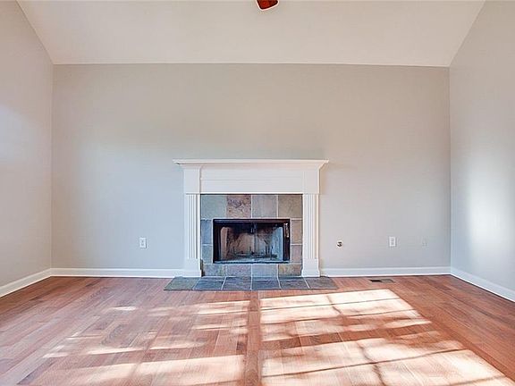 3rd image of 860 Terrace Mill Dr